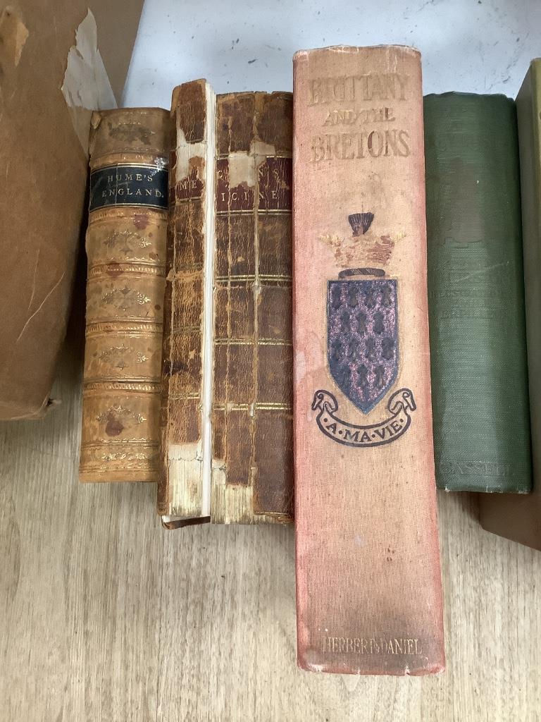 A quantity of illustrated books including Arthur Rackham the Vicar of Wakefield